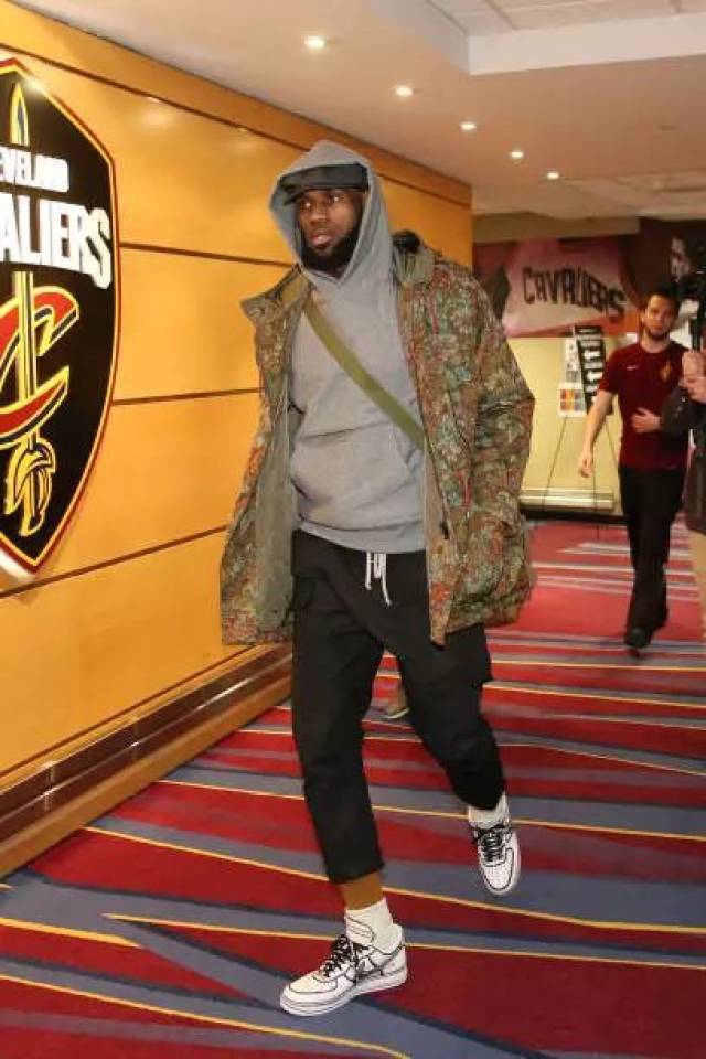 波兰主帅：扎莱夫斯基染黄让我恼火，我们没有强到能5球大胜（波兰主帅：扎莱夫斯基吃到黄牌让我恼怒，我们没强到能5球横扫）