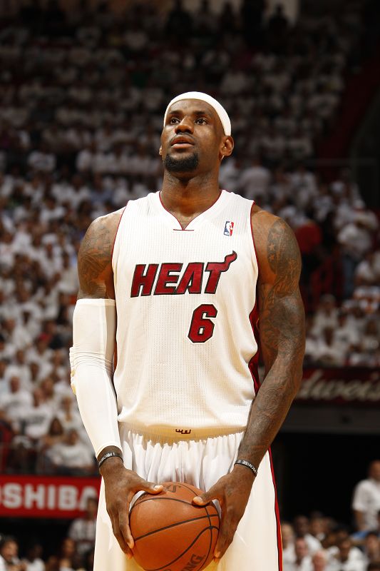 CBA季中杯淘汰赛对阵出炉：广东大战上海 广厦山西晋级稳了？（CBA季中杯淘汰赛对阵公布：广东对决上海，广厦与山西晋级稳吗？）