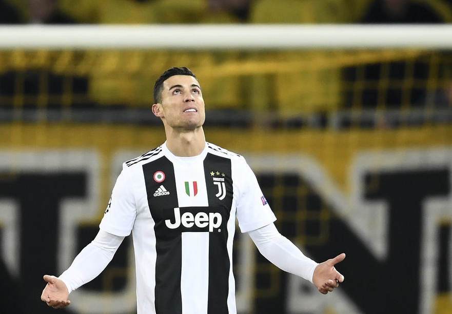 中超比赛亮点：上海海港2-1战胜山东泰山,（中超焦点战：上海海港2比1击败山东泰山）