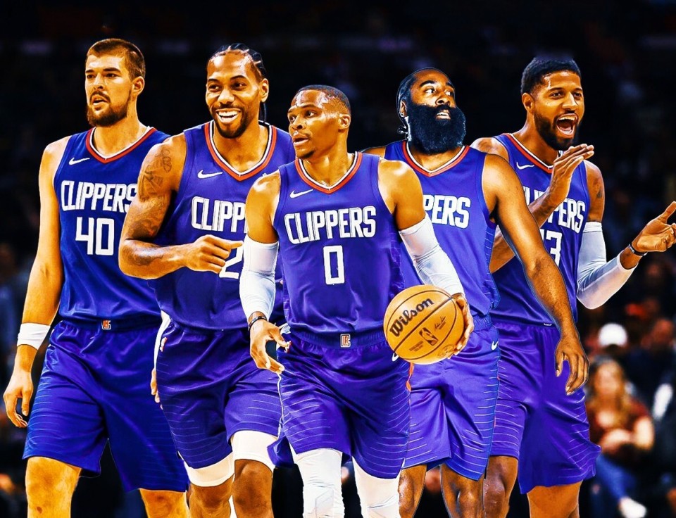 波兰足协谴责投掷烟火球迷：绝不容忍任何违反安全规定的行为（波兰足协痛斥向场内投掷烟火的球迷：对任何破坏安全的行为零容忍）