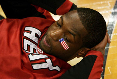 6人上双打爆湖人！杜兰特轰25+8对飙东契奇！詹姆斯正负值-33（六人得分上双狂胜湖人！杜兰特25+8对飙东契奇，詹姆斯正负值-33）