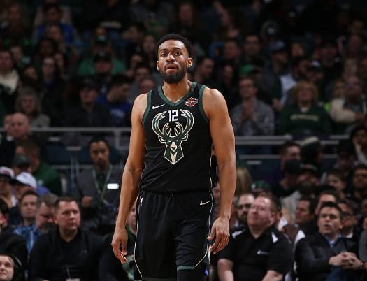 阿瑙：11月18日必须成为全国假日，为了孩子今晚我不喝酒（阿瑙呼吁将11月18日定为全国假日：为孩子今晚不饮酒）